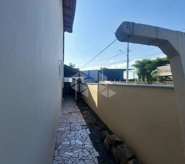 Casa residencial de 210 m² com 4 dormitórios e 2 suítes — photo 8