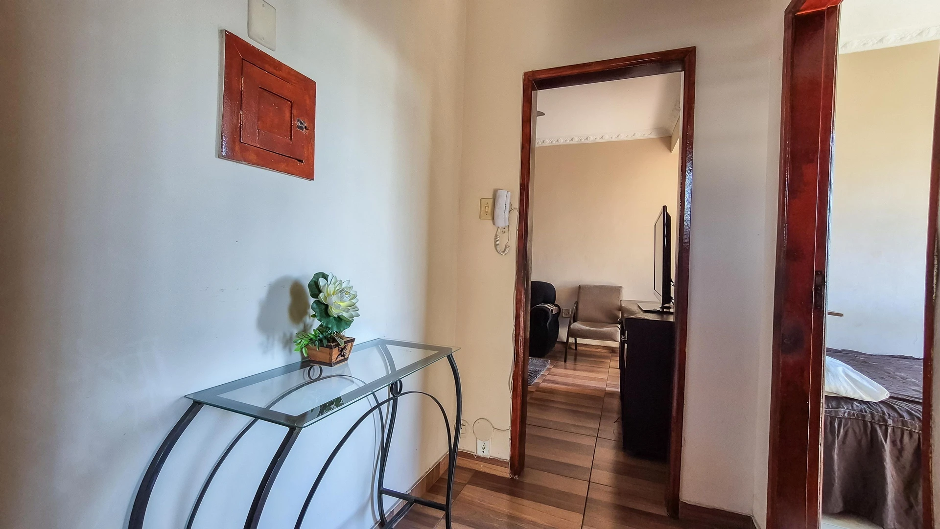 Furnished 2-bedroom apartment with 1 bathroom — photo 45