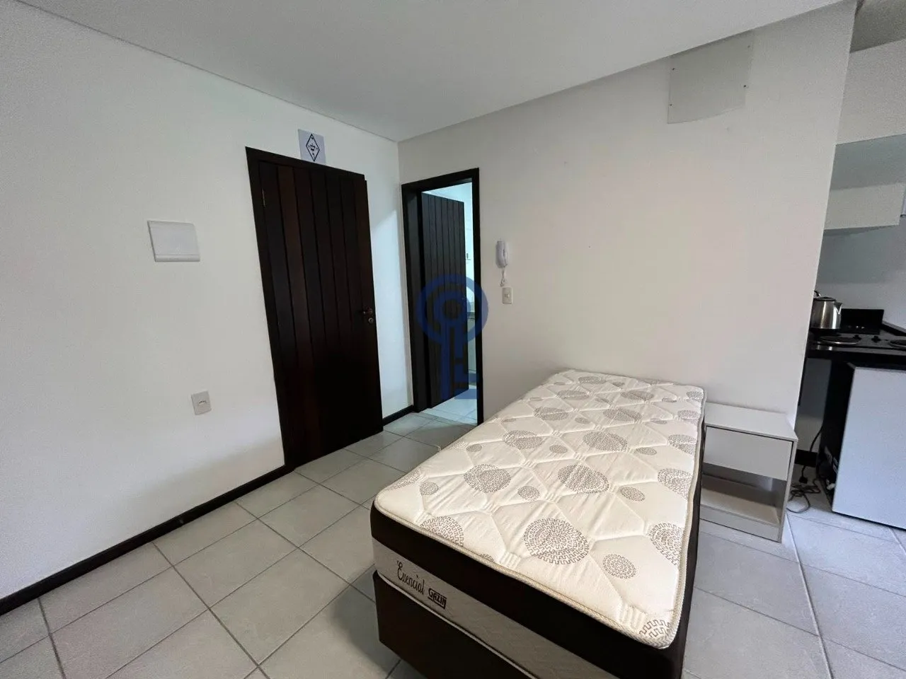 Furnished 25 m² studio with no parking and a gas kitchenette — photo 6
