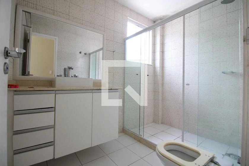 6-bedroom house with 4 en-suite suites and 600 m² — photo 46