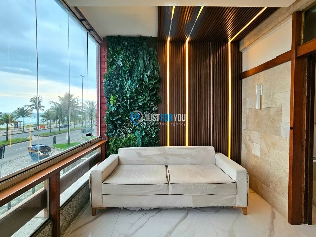 Floor-to-ceiling windows in a 3-bedroom apartment, 250 m² — photo 13