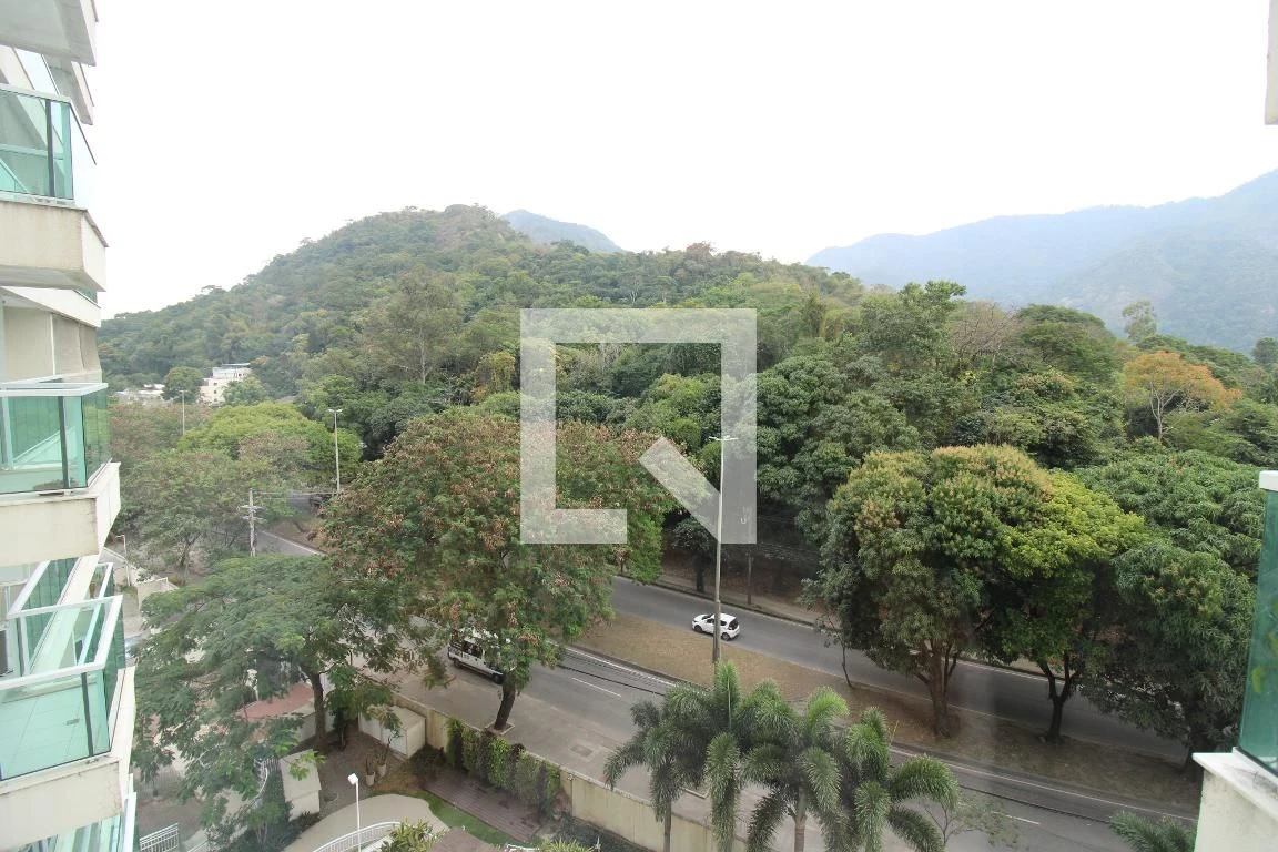 1-bedroom apartment with a glassed-in balcony — photo 35