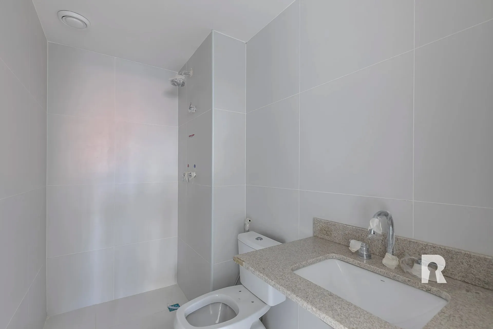 2-bedroom apartment with a mountain view — photo 11
