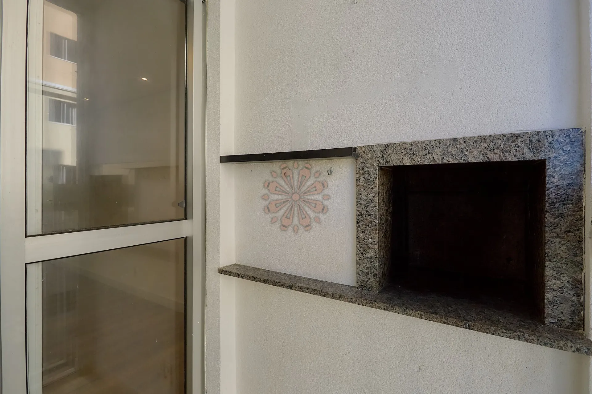 Furnished apartment, 68 m², with a glass-enclosed balcony — photo 20