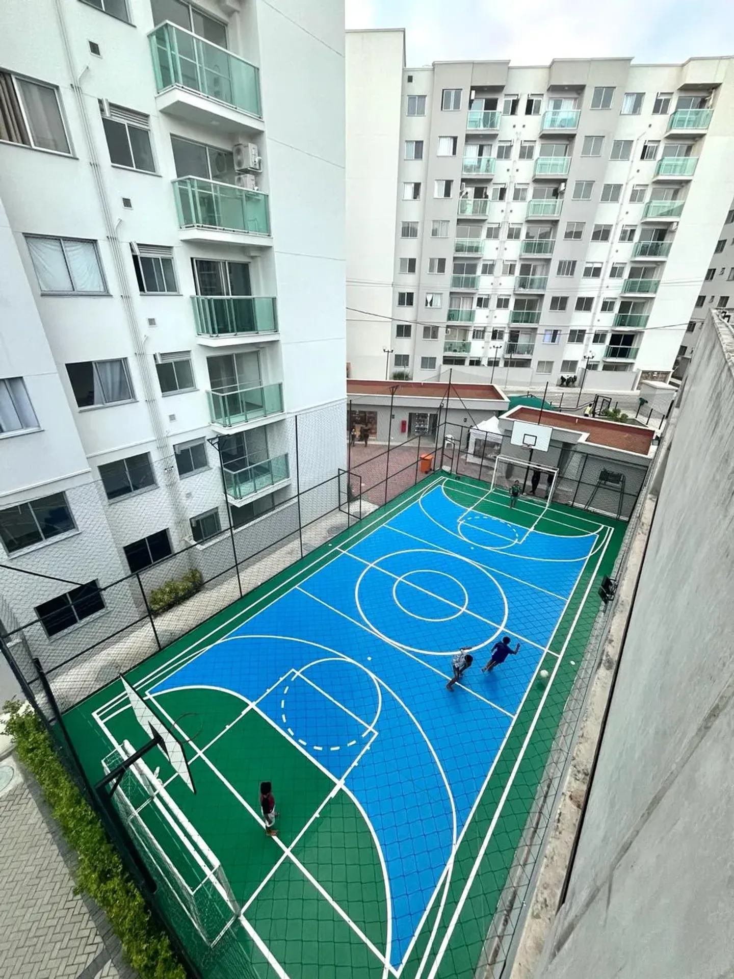 Balcony with a grill in a 2-bedroom apartment, 51 m² — photo 45