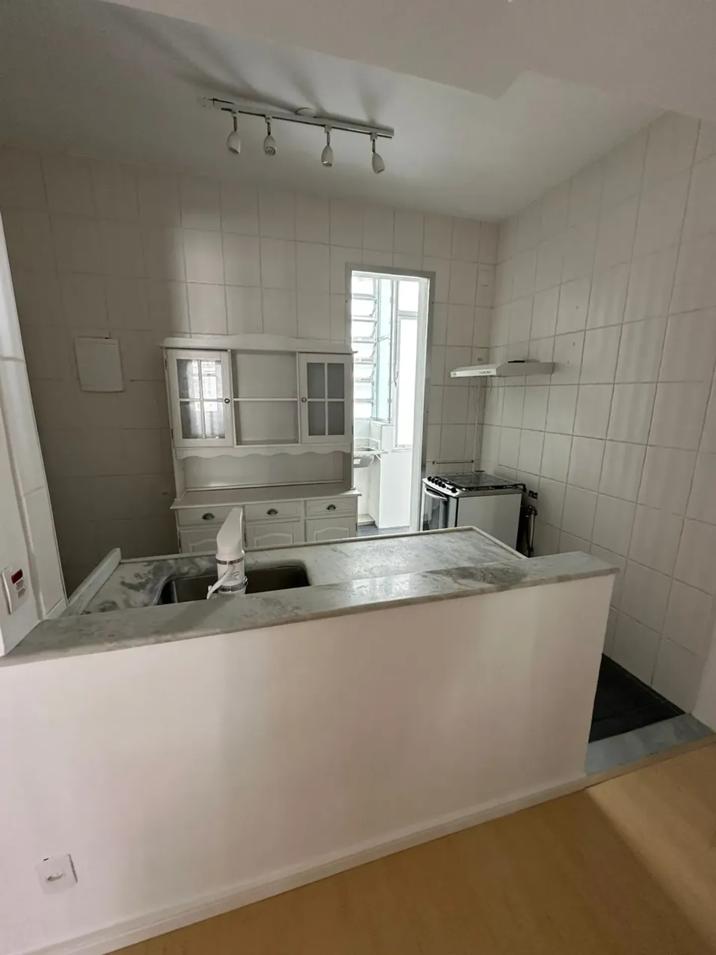 Apartment with a closed kitchen and gas stove; 2 bedrooms — photo 16