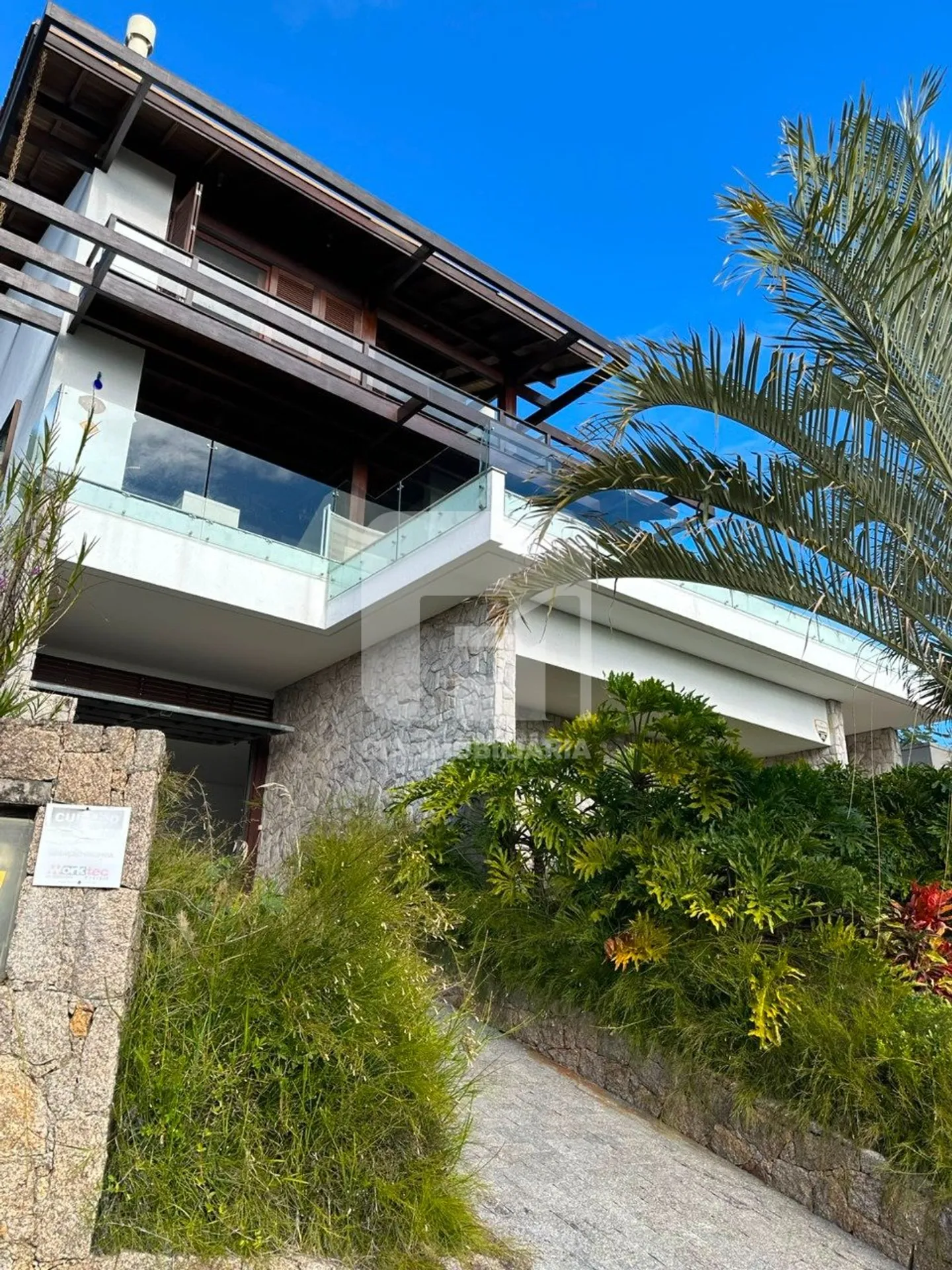Furnished house with 6 bedrooms and 650 m² total — photo 78
