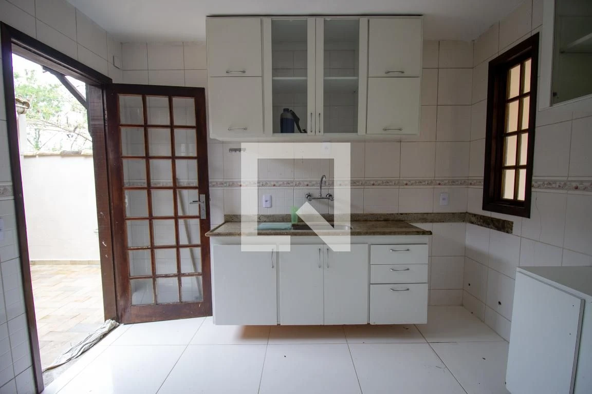 4-bedroom house with a private pool in Rio de Janeiro — photo 24