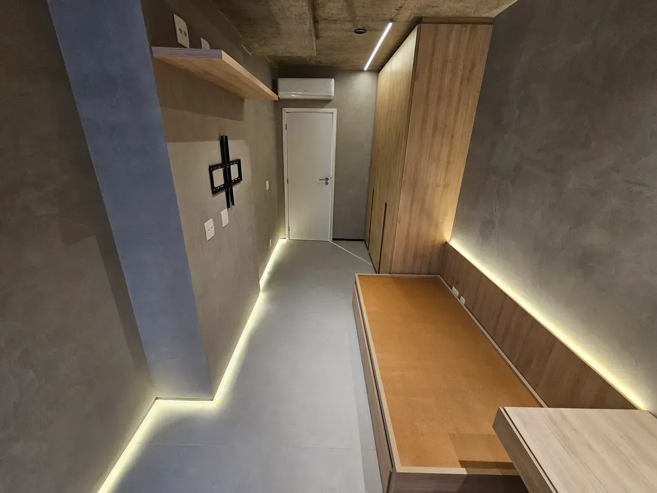3-bedroom apartment with balcony and open kitchen — photo 3