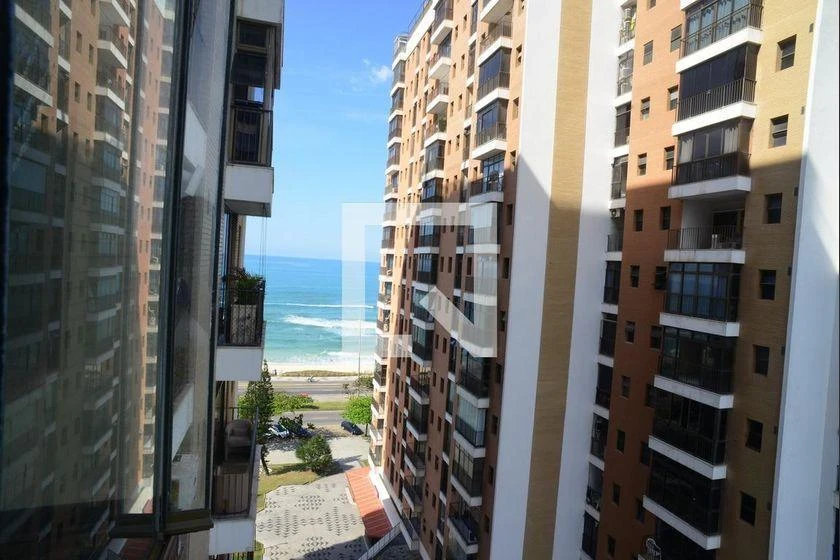 Furnished apartment with balcony and 2 en-suite bedrooms — photo 4