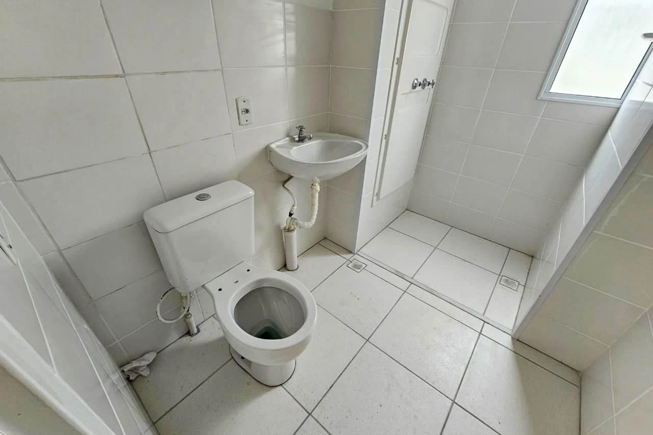 2-bedroom apartment in a building with a gym — photo 18