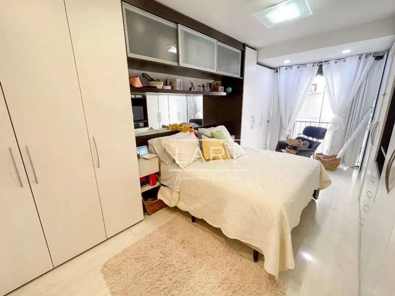 4-bedroom penthouse-style home with 324 m² kitchen — photo 14