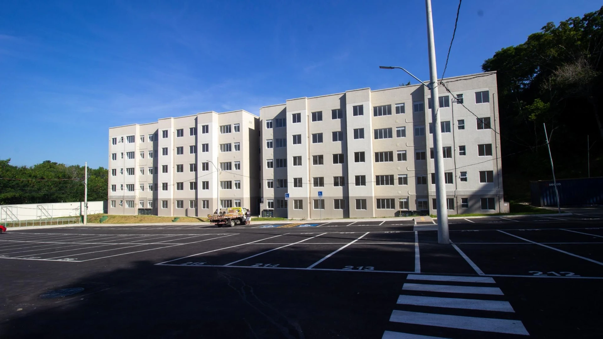 Мебльована квартира з 1 спальнею і 2 ванними — photo 27