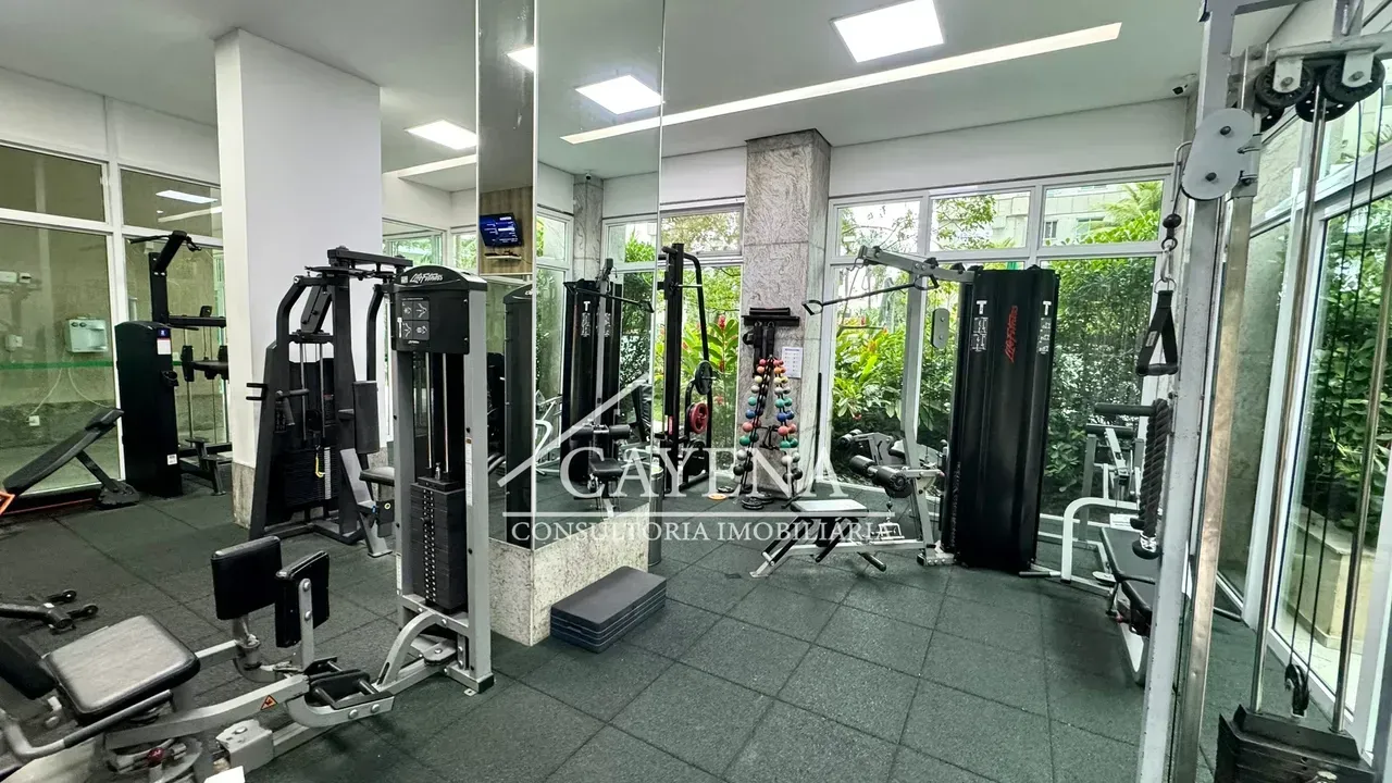 Furnished 4-bedroom apartment with glazed balcony — photo 31