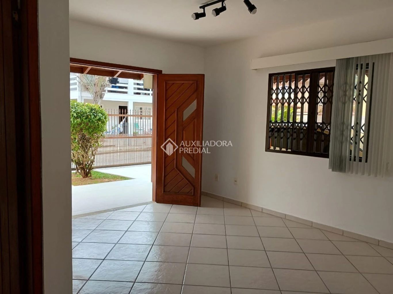 2-bedroom house with a garden in Florianópolis