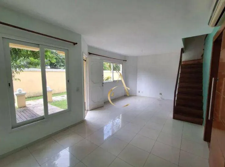 Casa com 3 quartos e varanda em bom estado — photo 2