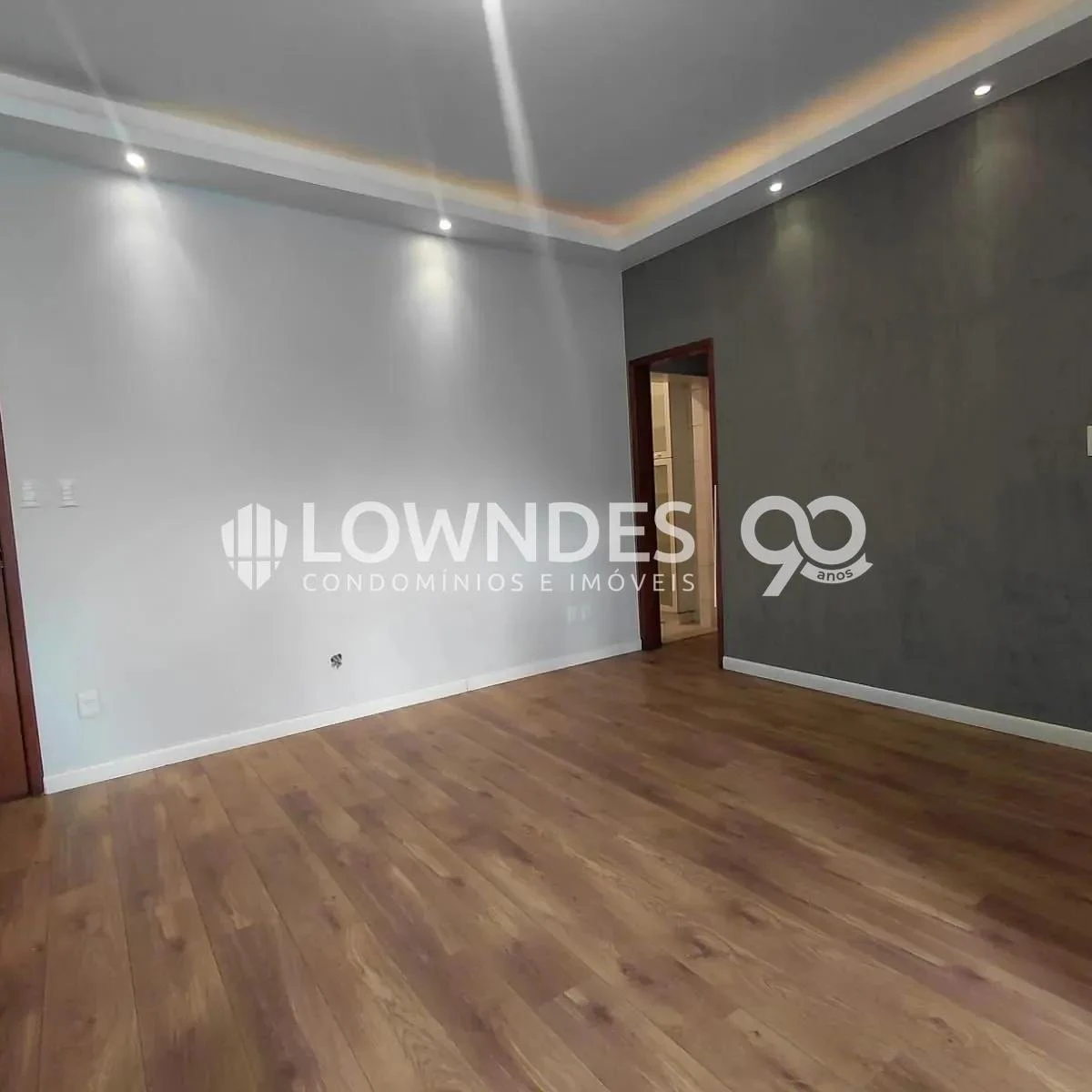 90 m² apartment with a washing machine and a park view