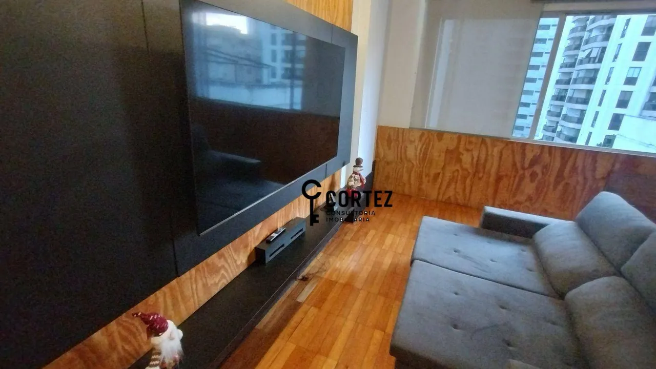 3-bedroom apartment with glass shower enclosures — photo 4