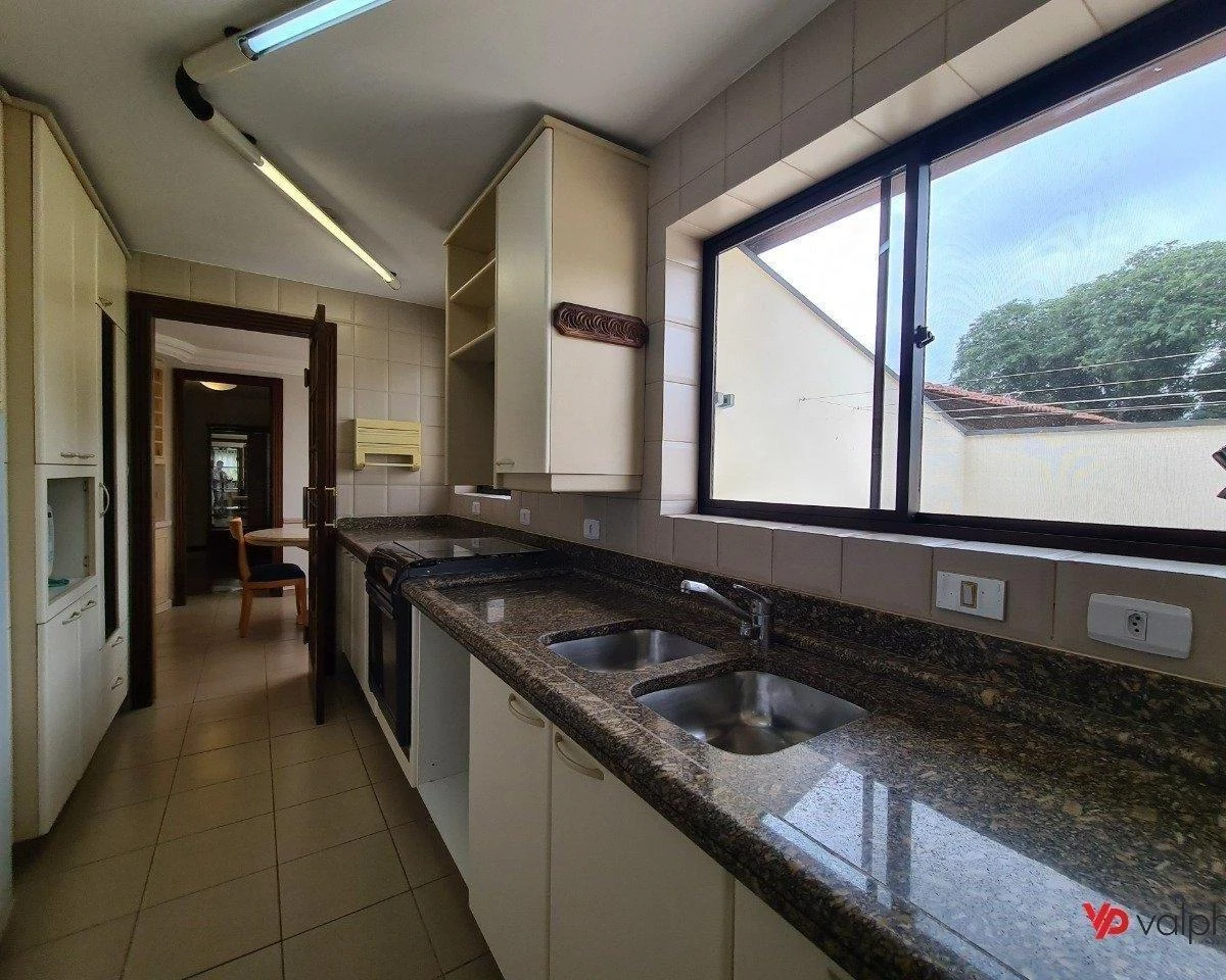 Condo house with 3 bedrooms and 5 bathrooms — photo 26