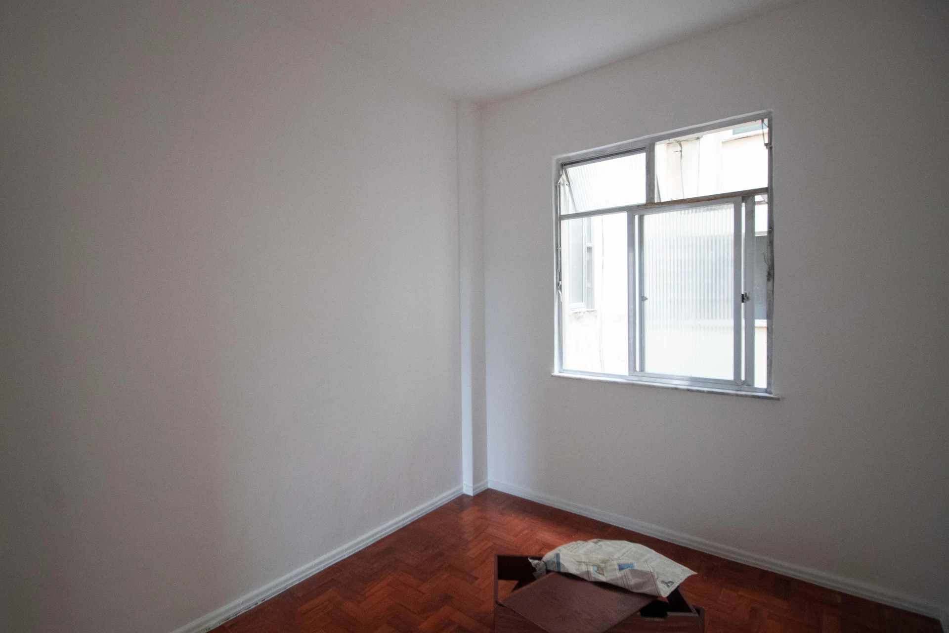 Apartamento de 2 quartos com piso de madeira ou laminado — photo 18