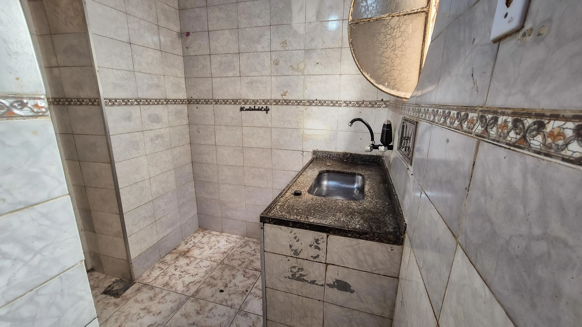Apartamento de 2 quartos com cozinha compacta