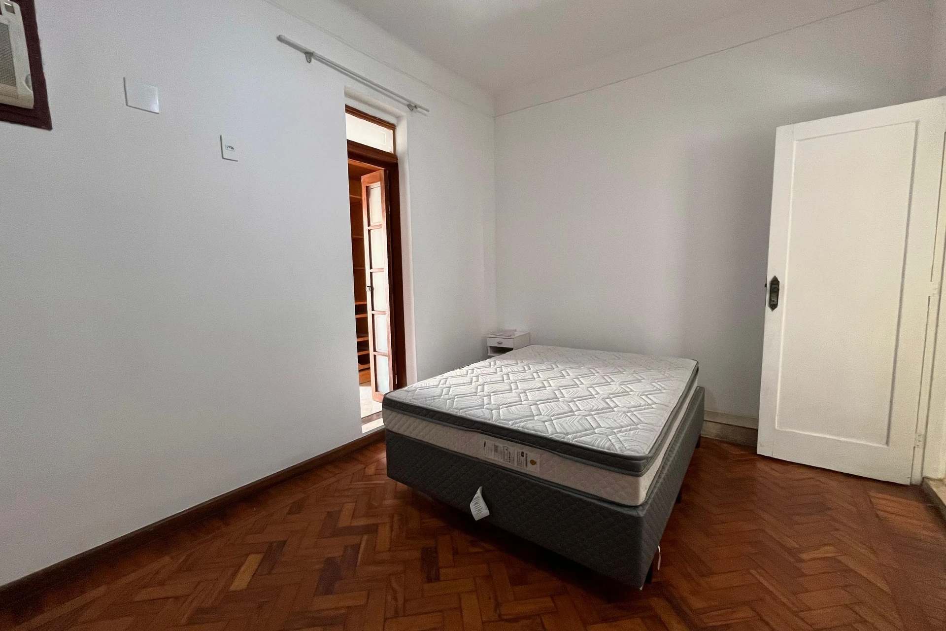 3-bedroom apartment with a walk-in closet — photo 38