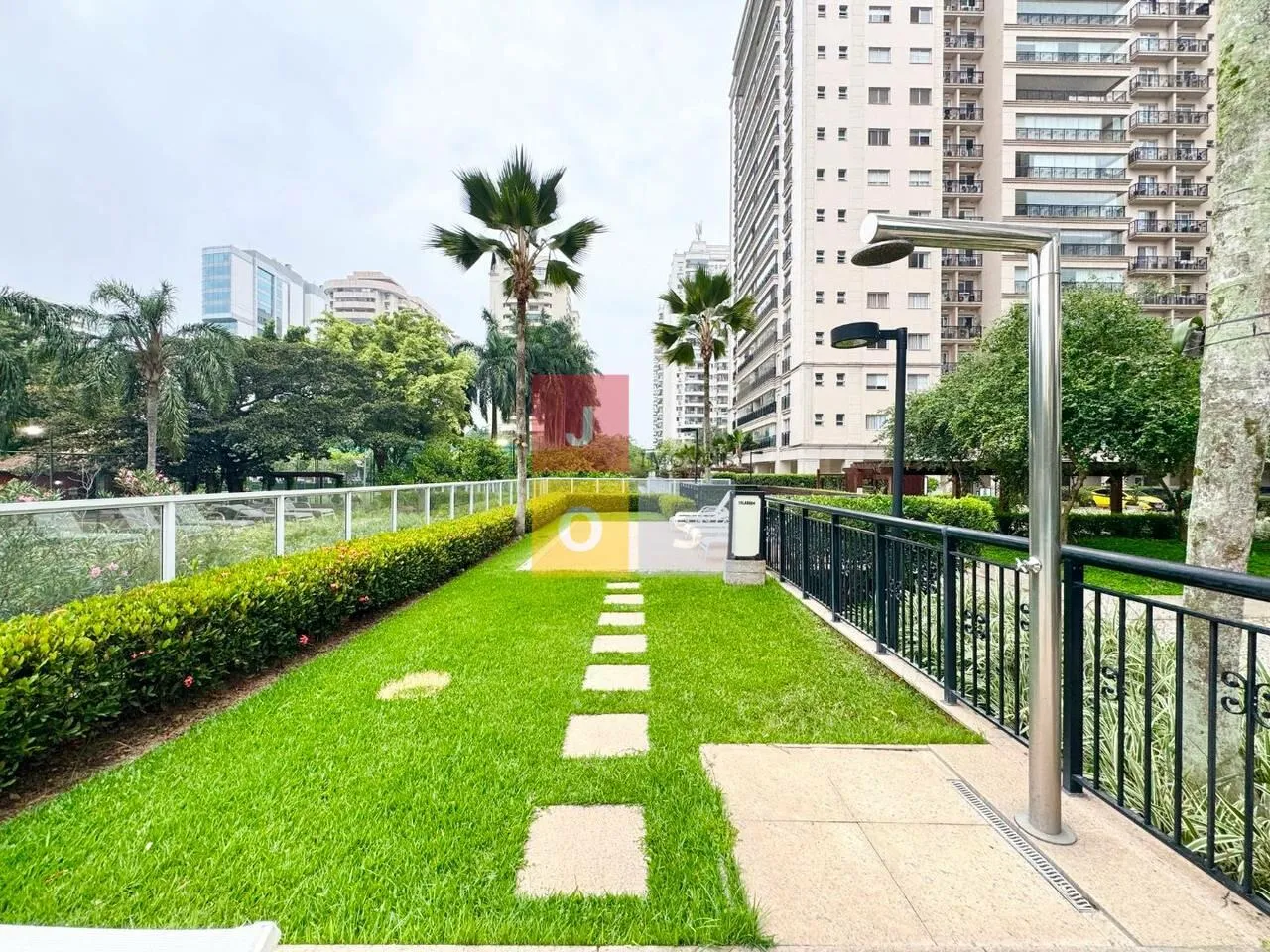 Apartamento mobiliado, 193 m², com janelas do piso ao teto — photo 96