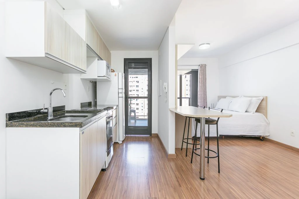 Furnished 25 m² studio with balcony on the 12th floor — photo 4