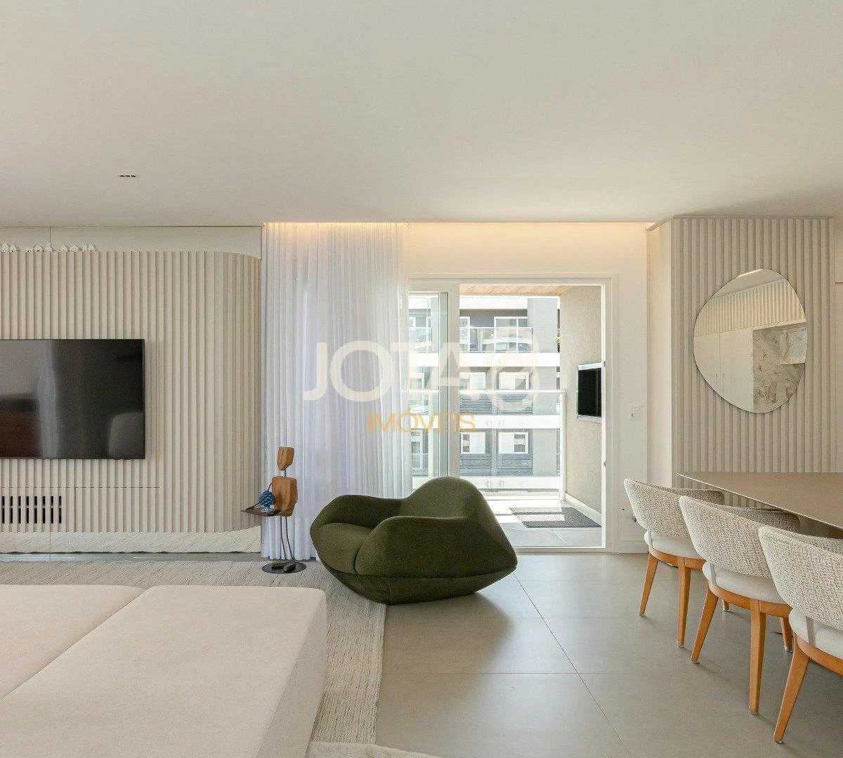 Floor-to-ceiling windows in a 3-bedroom apartment, 194 m² — photo 31