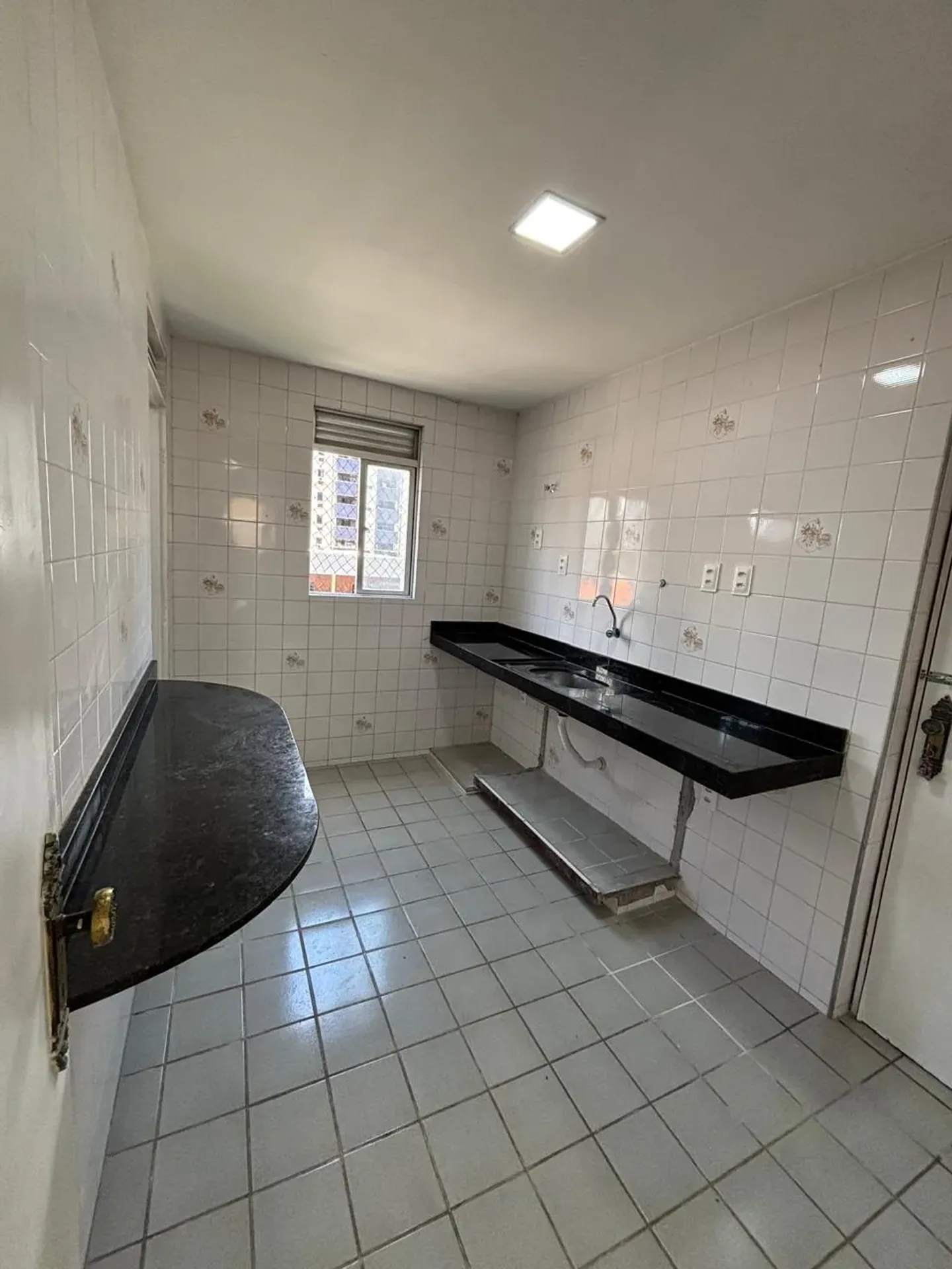 Квартира: 2 спальні, 1 з власною ванною кімнатою, 73 м² — photo 2