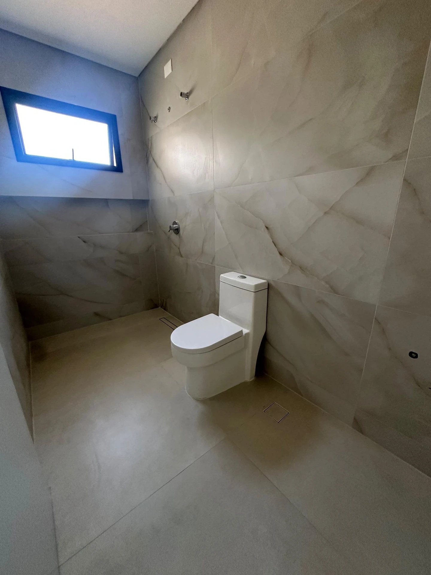 3-bedroom house with floor-to-ceiling windows in Curitiba — photo 4