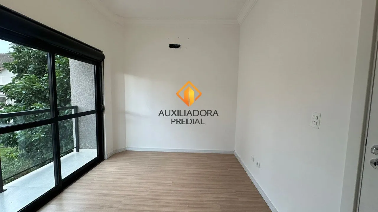 House with 3 bedrooms and a balcony — photo 28