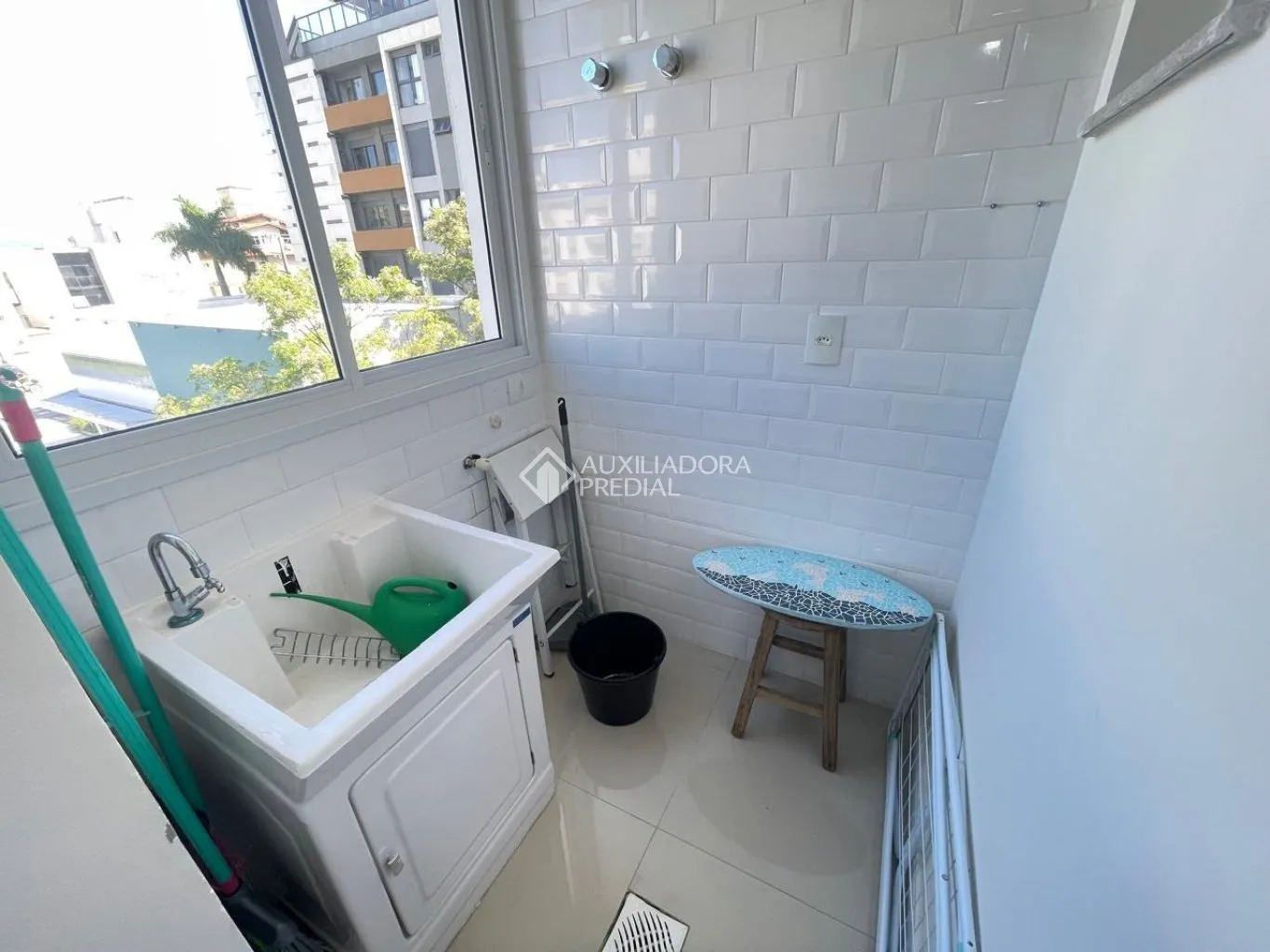 Apartamento amueblado de 3 dormitorios con cocina abierta — photo 11