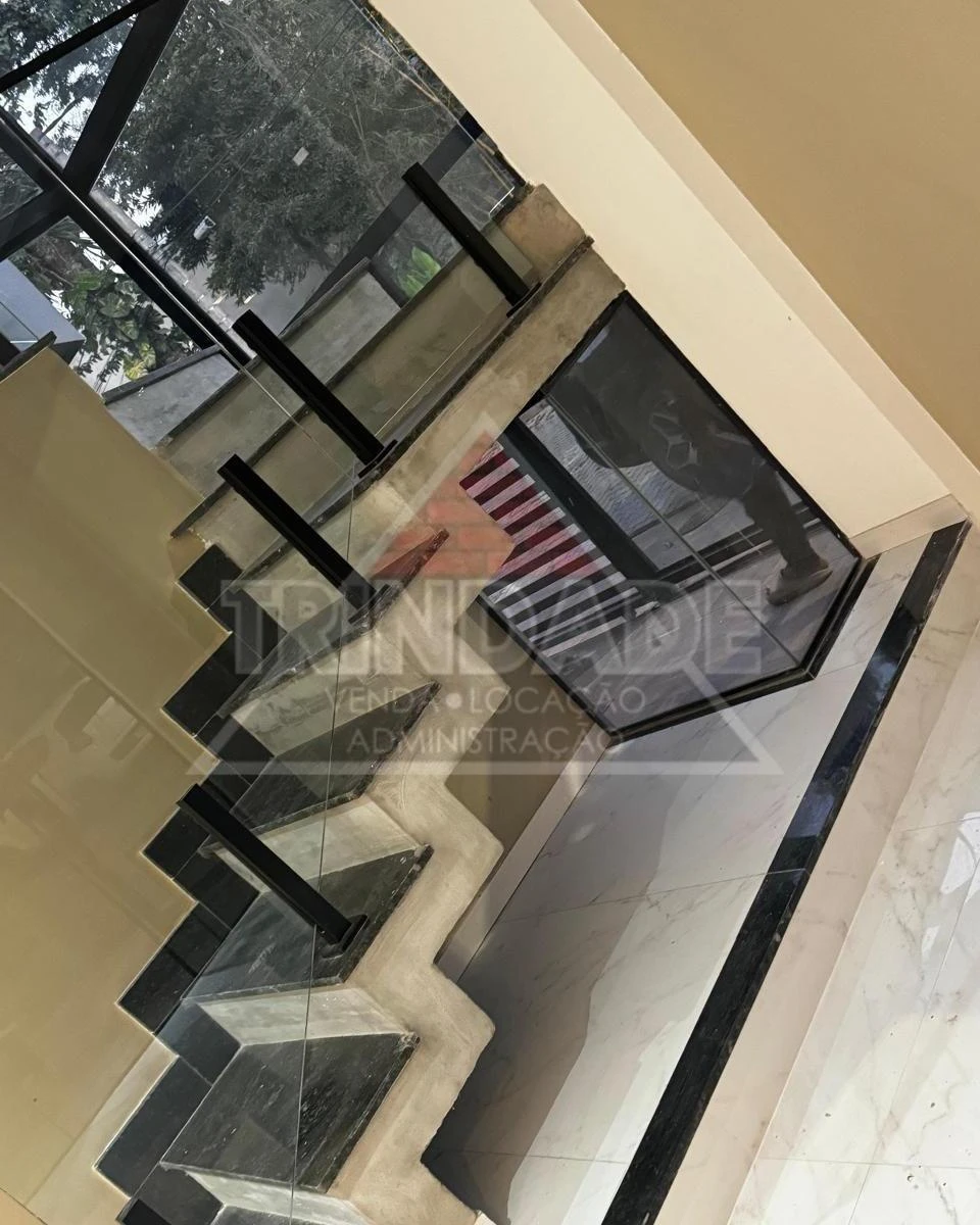 Casa com cozinha integrada a fogão a gás e coifa — photo 25