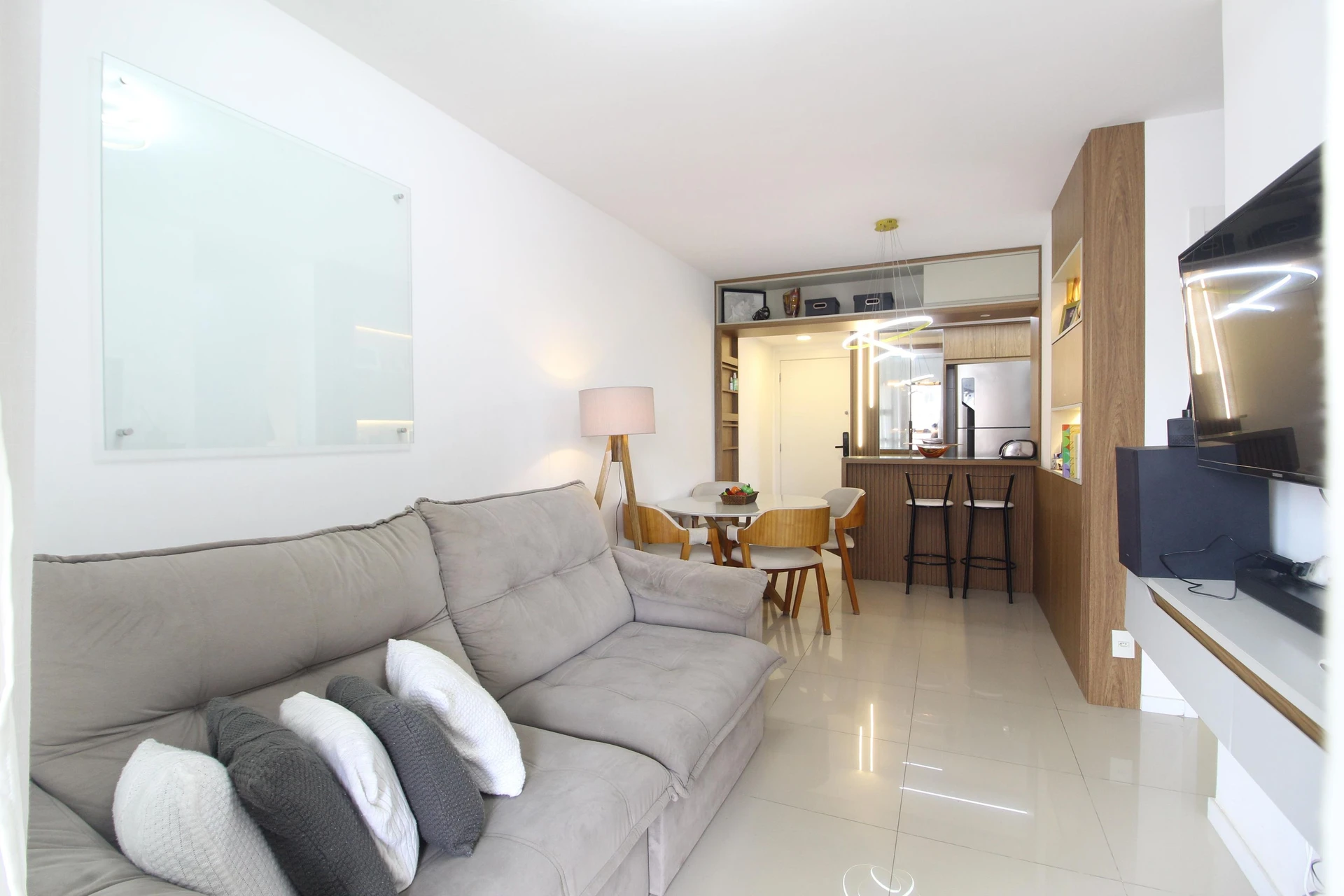 2-bedroom apartment with a glass-enclosed balcony — photo 30