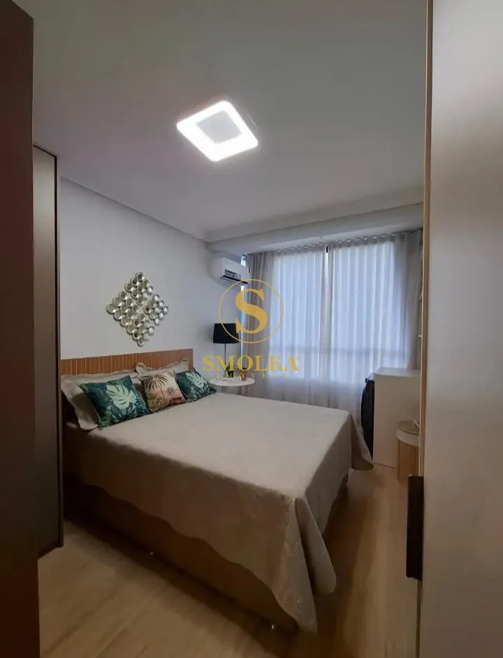 Furnished studio with integrated kitchen and glass shower — photo 2