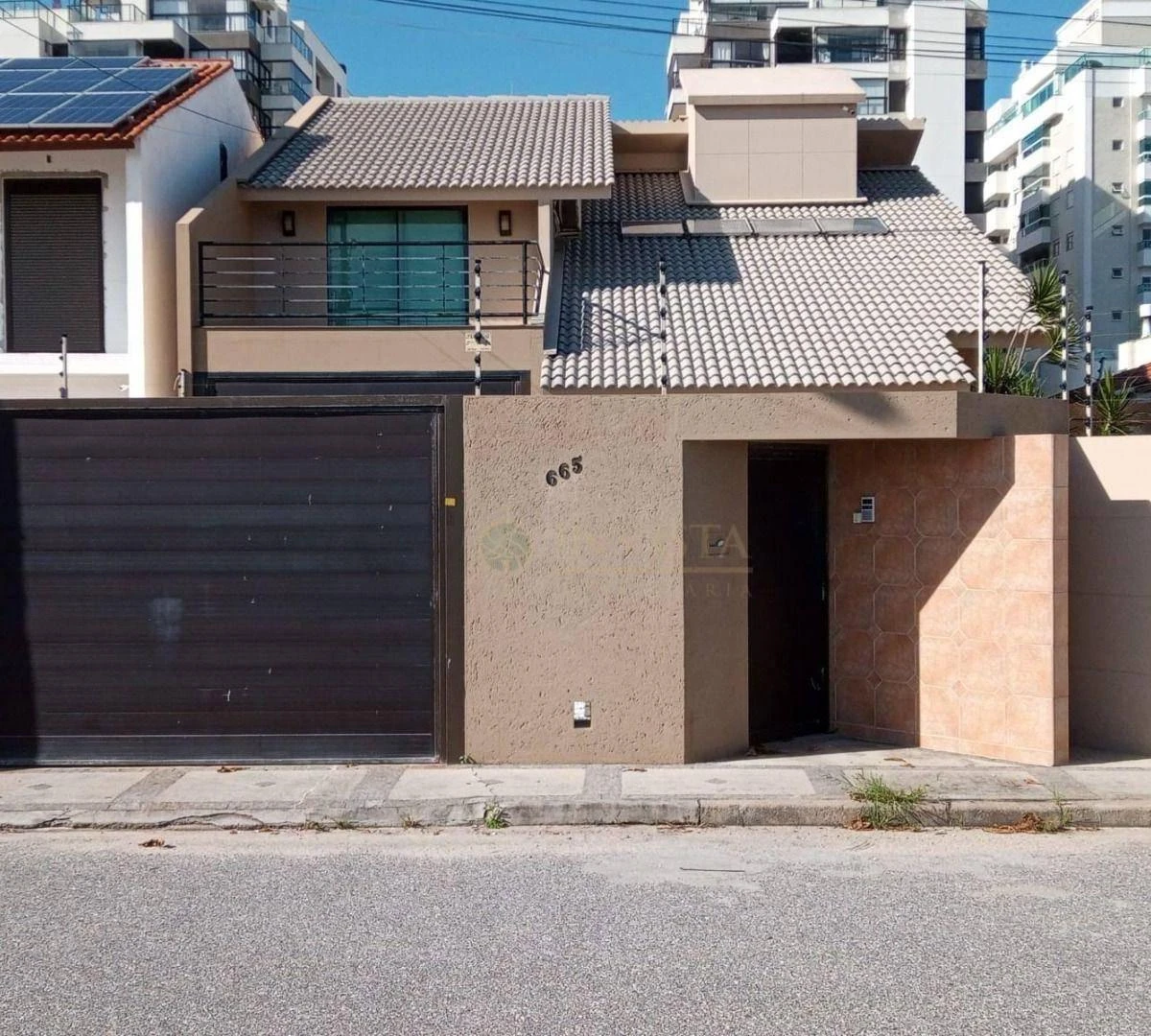 Casa residencial con 4 dormitorios y 5 baños — photo 2