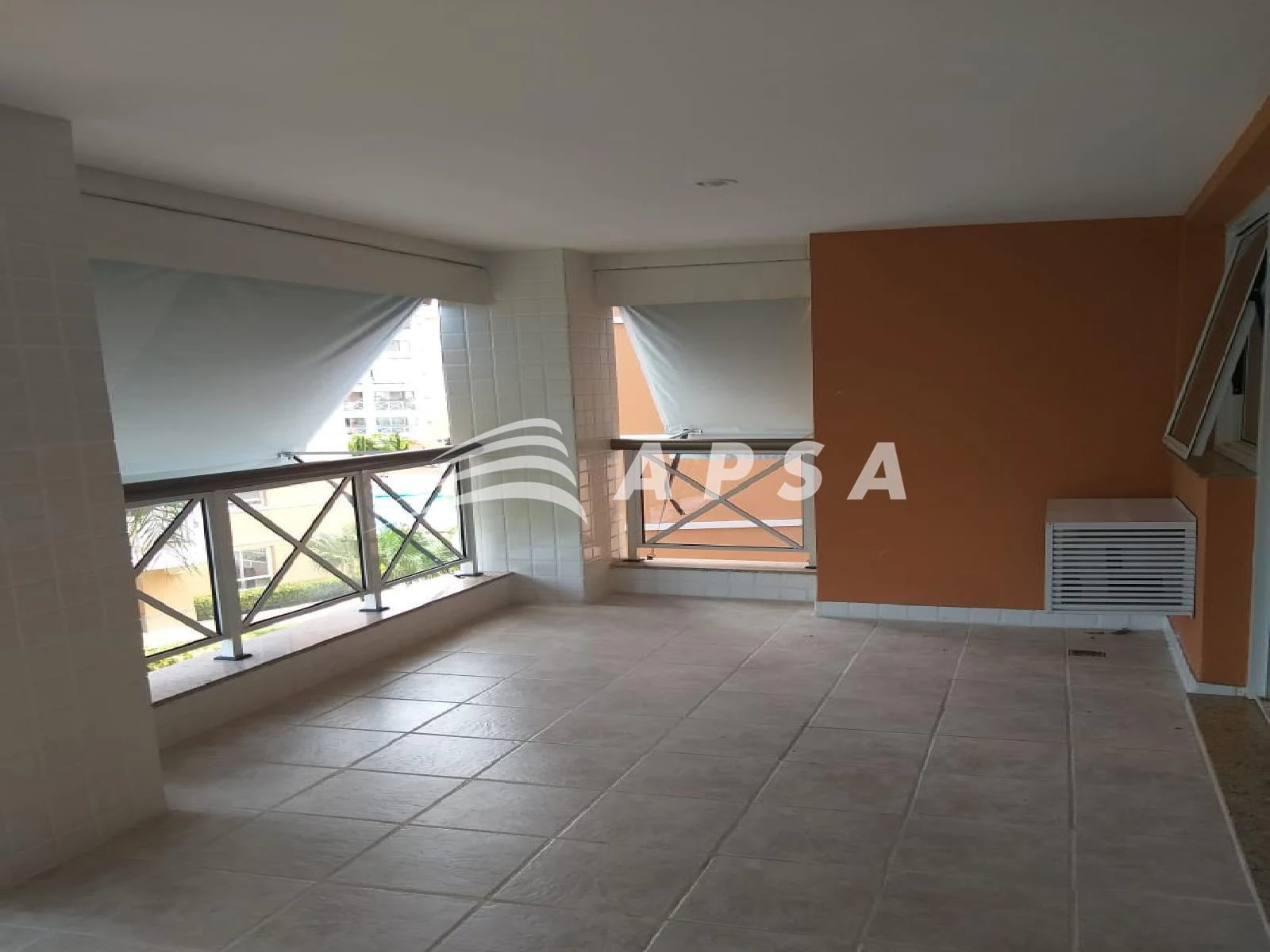 Furnished apartment, 99 m², with a glass-enclosed balcony — photo 15