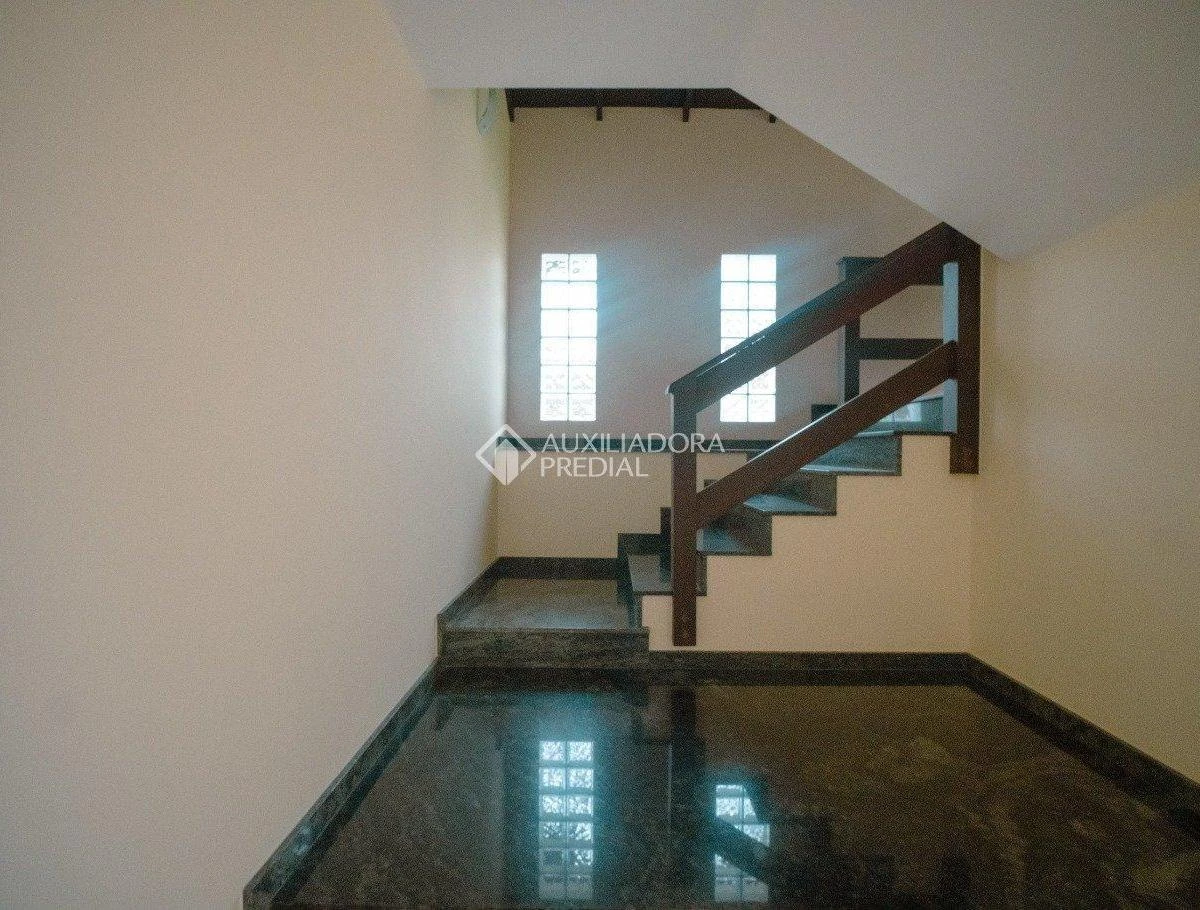 1723 m² house with a bathtub and a grill on the balcony — photo 34