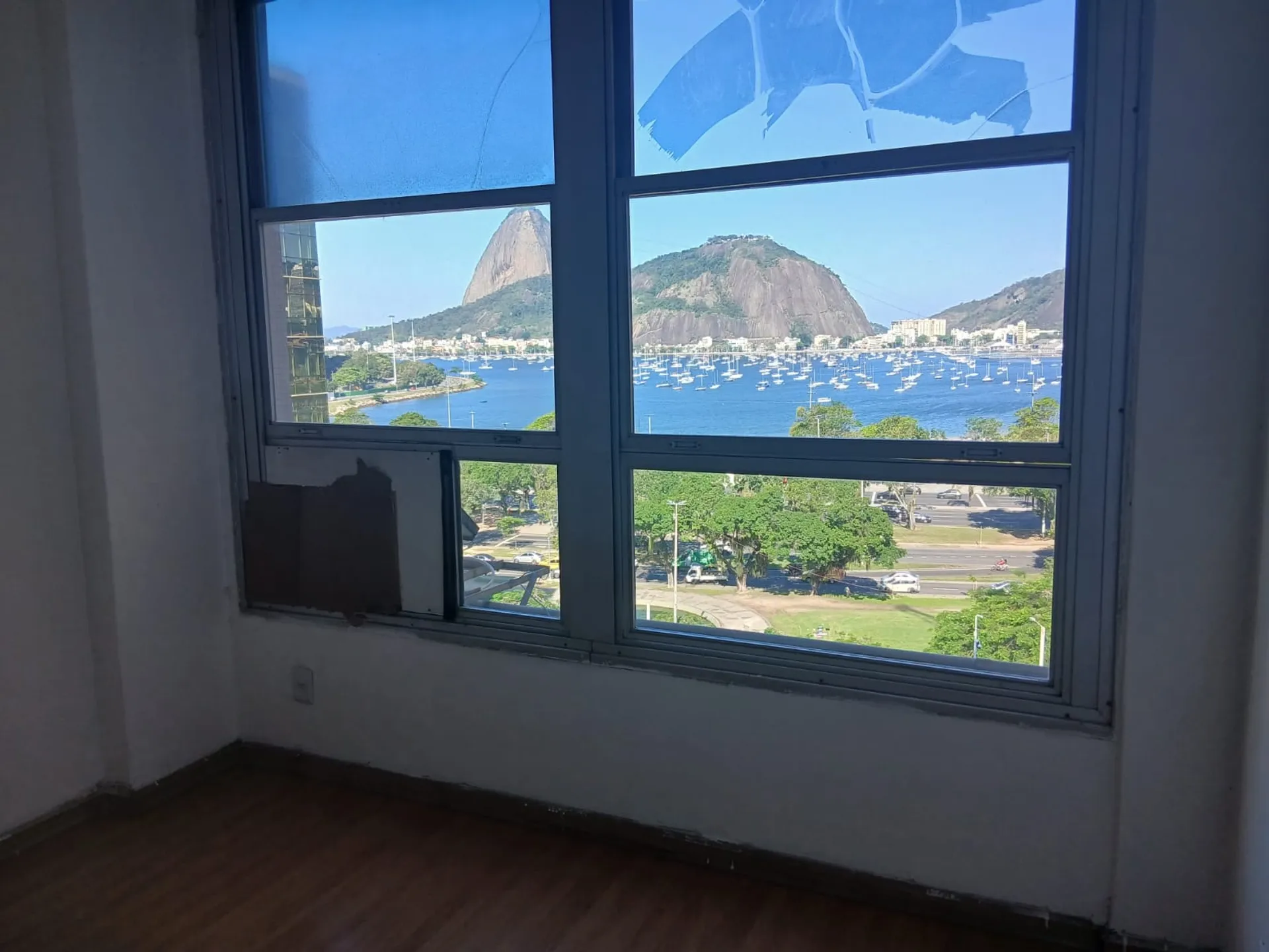Furnished 4-bedroom apartment with a gas stove kitchen — photo 20