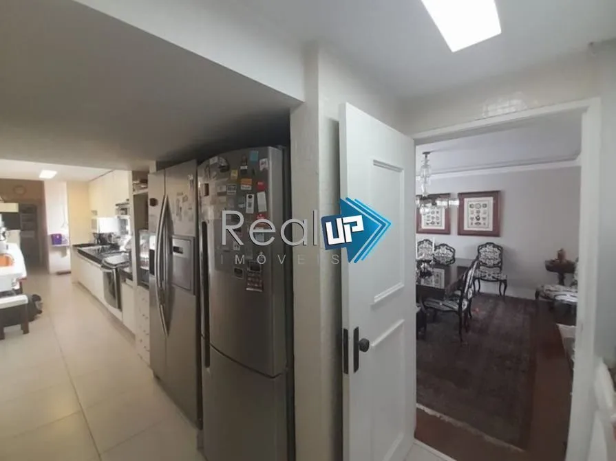Furnished apartment with 4 bedrooms and an open kitchen — photo 43