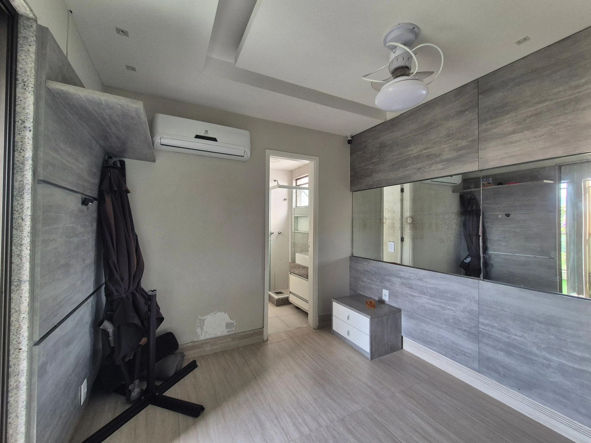 Apartamento de 2 quartos em condomínio com piscina — photo 2