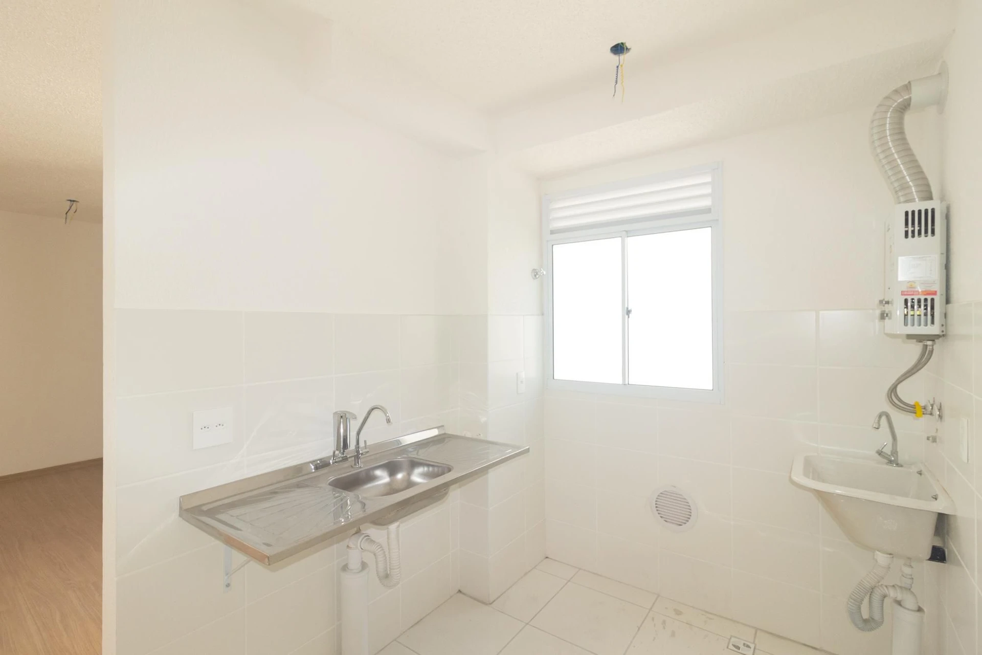 Apartamento de 2 quartos em condomínio com piscina — photo 2