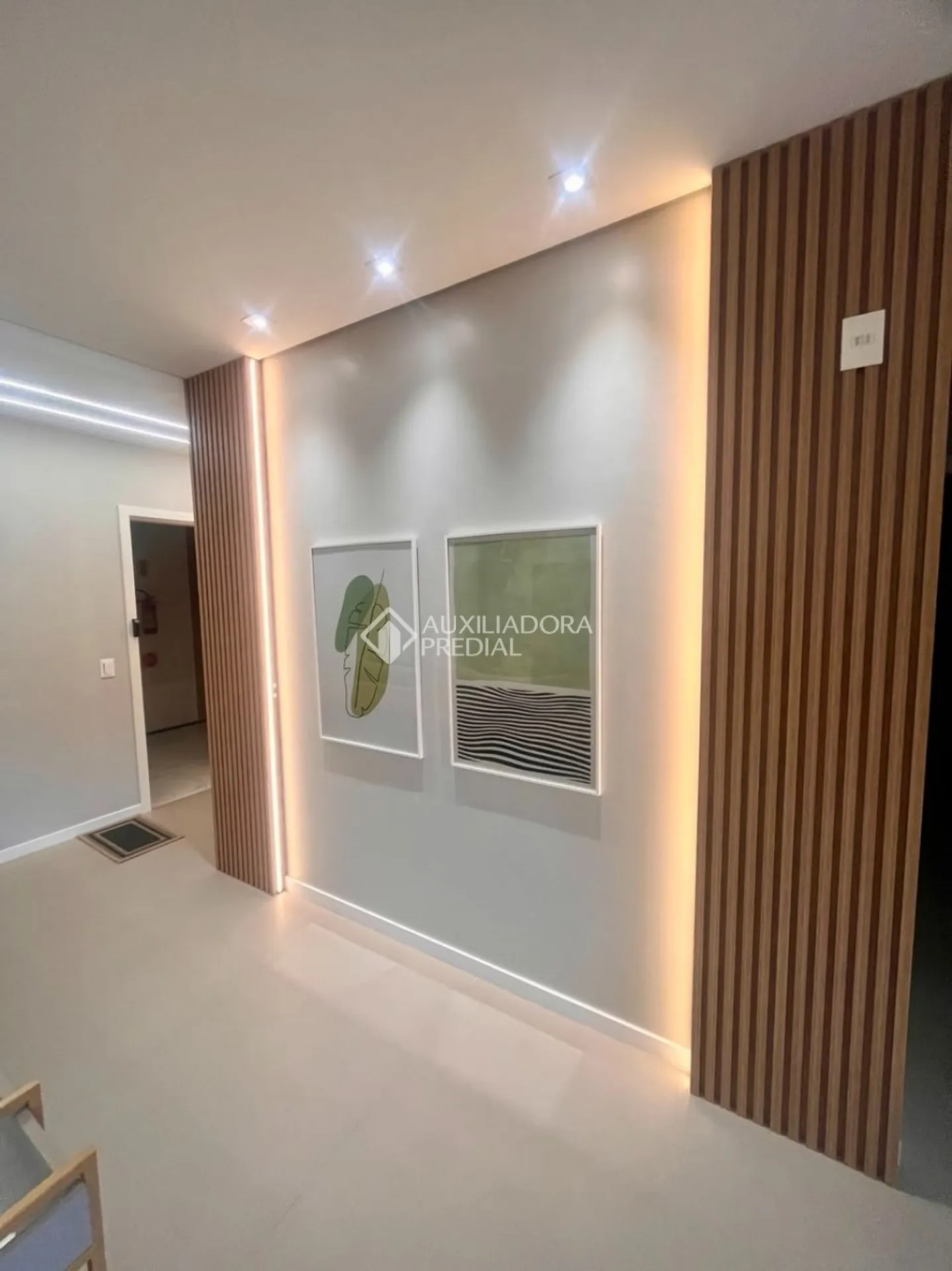 Furnished 92 m² apartment with balcony and 2 parking spots — photo 12