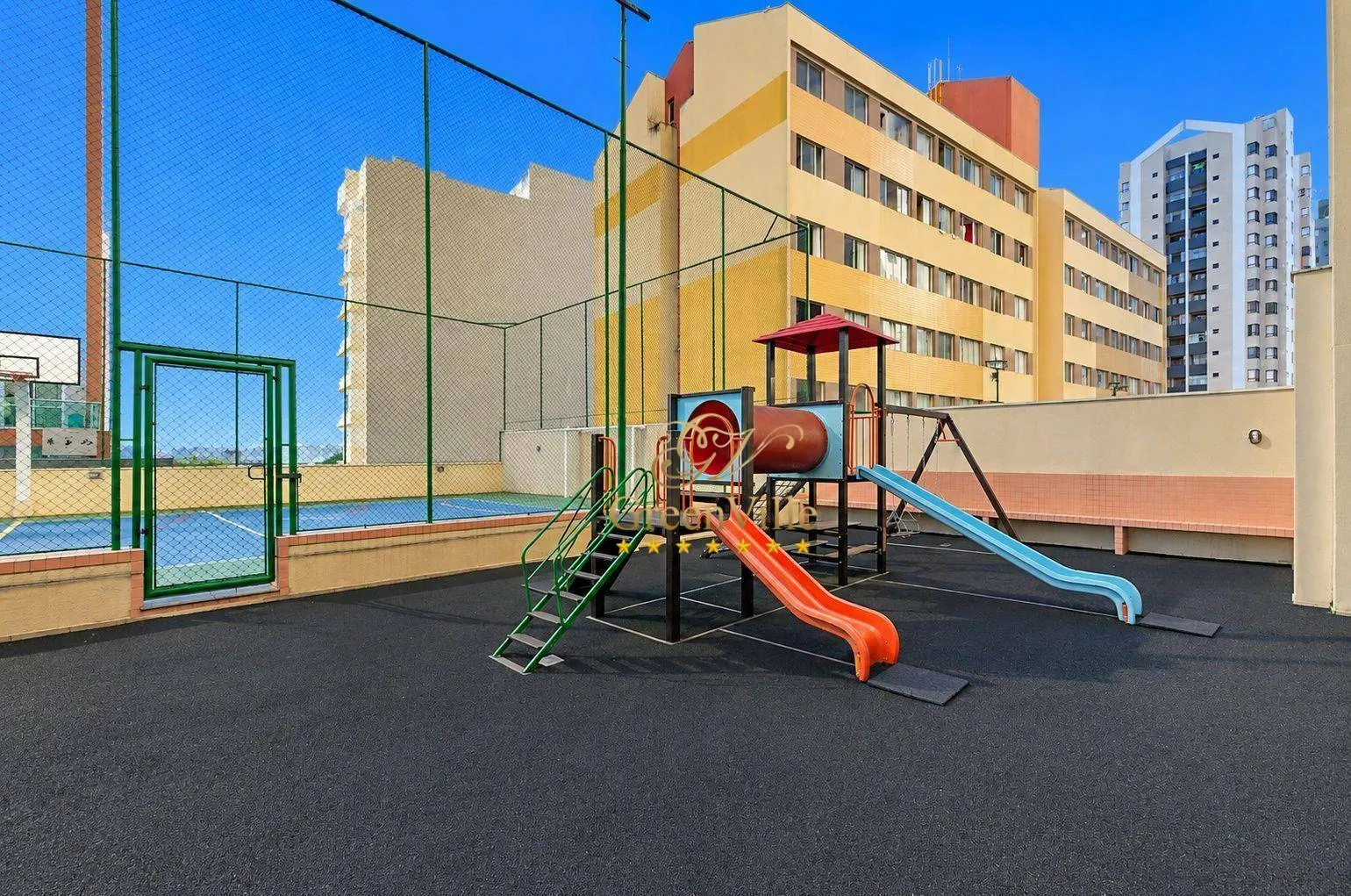 Apartment with private garden and 3 bedrooms — photo 30