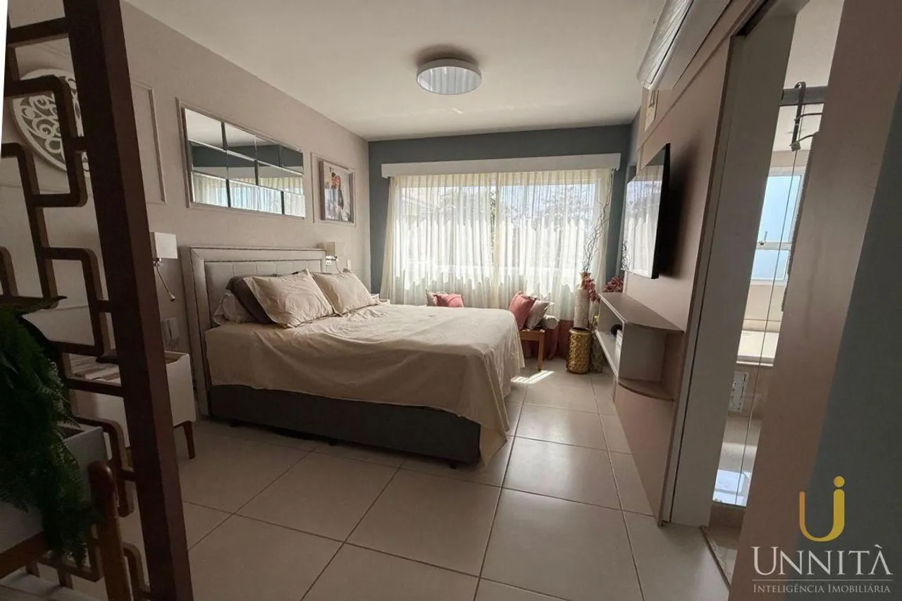 Apartamento residencial con balcón acristalado y vistas — photo 3