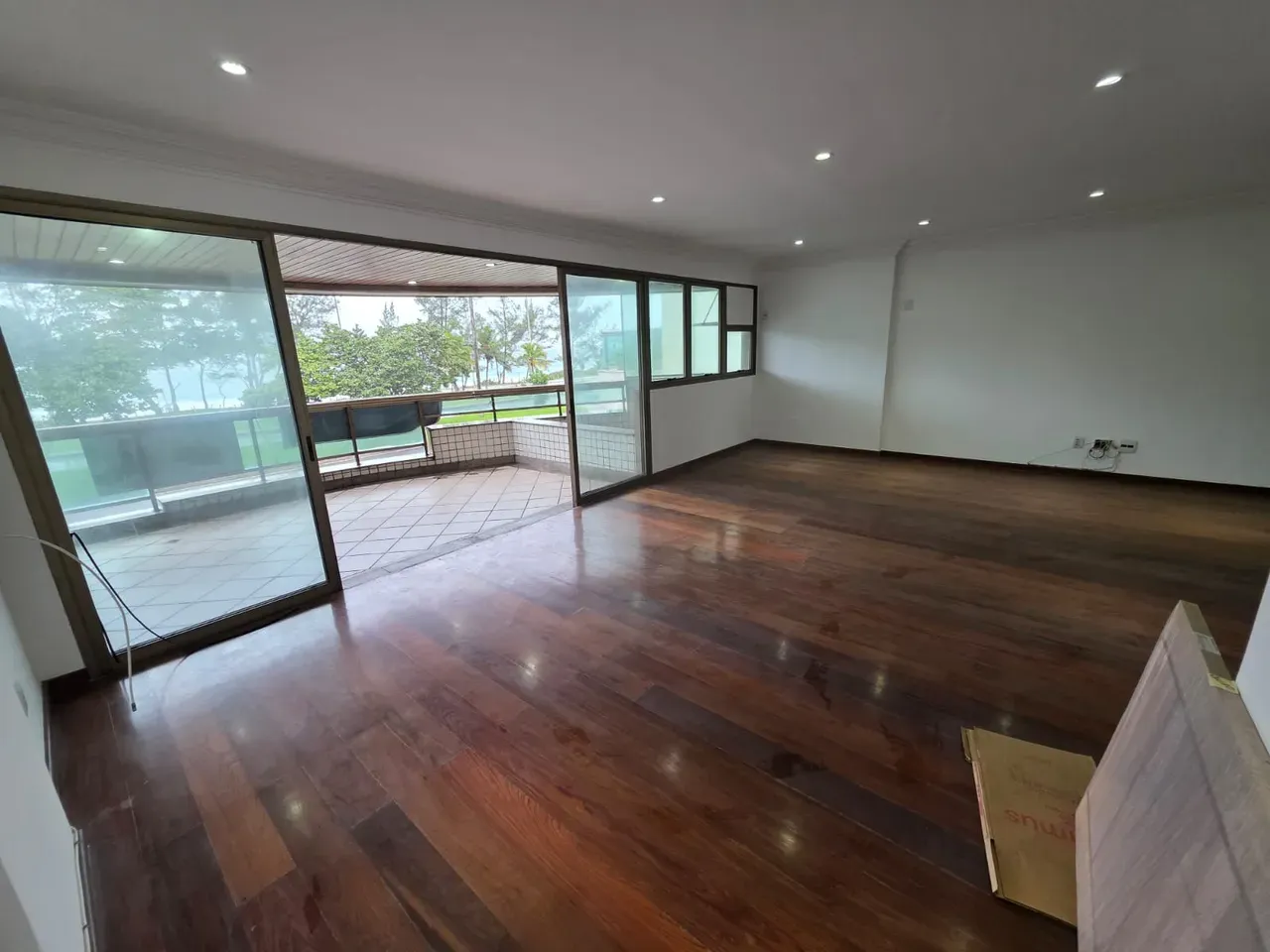 3-bedroom apartment with a bathtub — photo 4