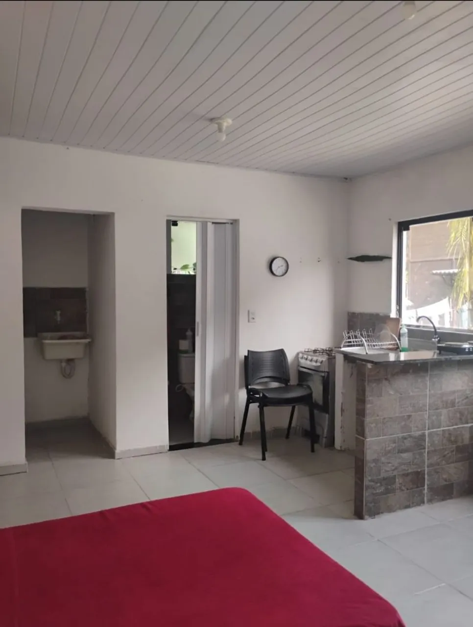Unfurnished studio unit with 1 bathroom and 2 parking spots