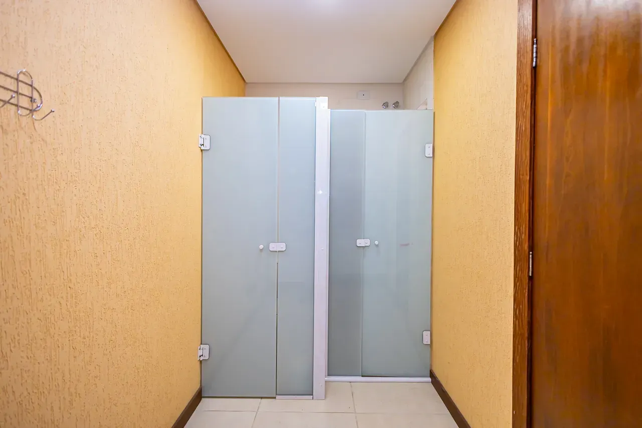 Furnished house with 5 bedrooms and 470 m² — photo 109