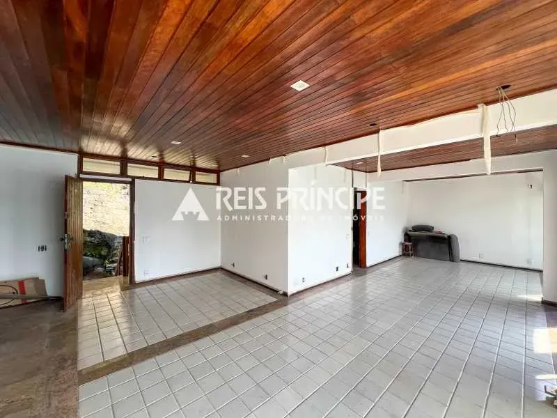 3-bedroom apartment with an enclosed glass balcony — photo 16